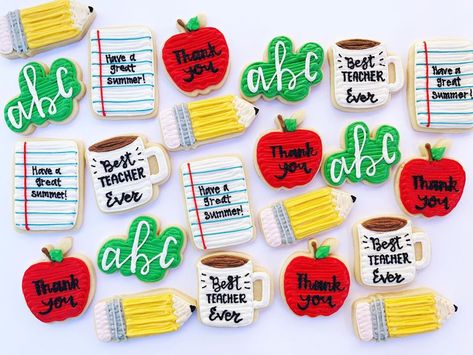 Becky Chouinard on Instagram: “In honor of Teacher Appreciation Week, #tbt to a set from last summer! 🍎☕️📝 . . . . . . . . . . #cookies #sugarcookies #decoratedcookies…” Teacher Appreciation Week Cookies, Teacher Cupcakes, Appreciation Cookies, Teacher Cookies, Buttercream Cookies, School Cookies, Buttercream Decorating, Cutout Cookies, Sugar Cookie Icing