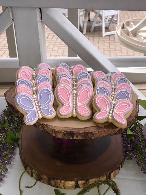 Pink And Purple Cookies Decorated, Pink And Purple Butterfly Birthday Party, Pink And Purple Cookies, Pink And Purple Butterfly Cookies, Quince Decorations Pink Butterfly, Butterfly Birthday Treats, Purple And Pink Butterfly Baby Shower Theme, Pink And Purple Butterfly Baby Shower Decorations, Baby Shower Purple Butterfly Theme