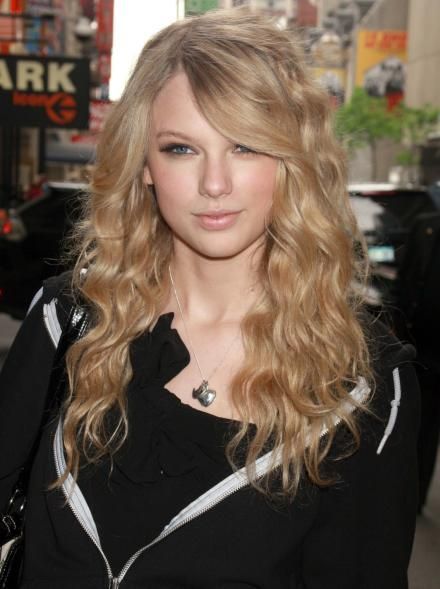 Taylor Swift Fearless Hair, Taylor Swift 2008, Taylor Swift Debut Era, Taylor Swift Fearless Era, Taylor Swift Debut, Fearless Era, Blonde Cat, Taylor Swift Fearless, Swift Photo