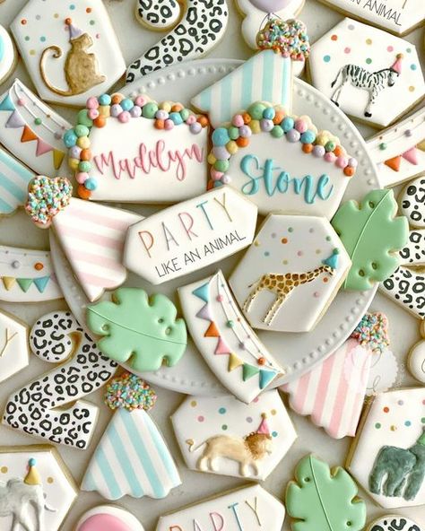 Party Animal Cookies Decorated, Animal Party Cake, Calling All Party Animals, Zoo Birthday Party, Animal Party Theme, Animal Theme Birthday, Bunting Design, Wild Birthday Party, Zoo Birthday