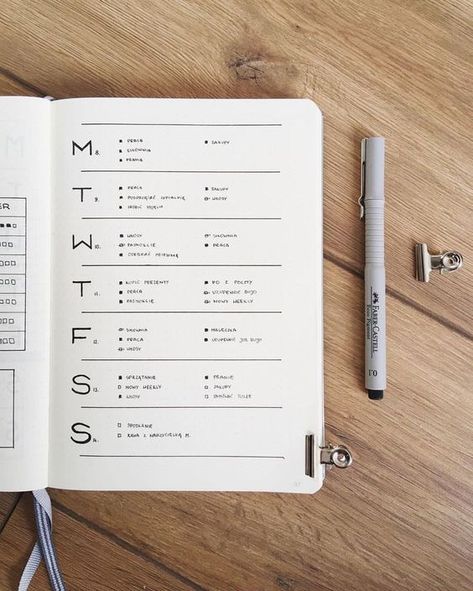 Need to get back to basics? Try this no muss no fuss minimalistic weekly bullet journal spread. Minimalist Bullet Journal Layout, Bullet Journal First Page, Journal Weekly Layout, Bullet Journal Simple, Minimalist Bullet Journal, Bullet Journal Work, Bullet Journal Minimalist, Finanse Osobiste, Studera Motivation