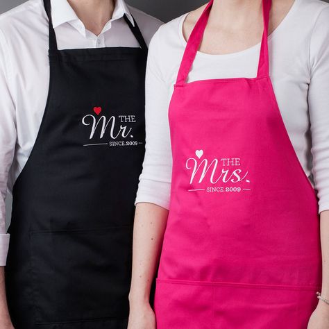 His and her aprons! His And Hers Aprons Couple, His And Hers Aprons, Bm Art, Waiter Uniform, Cash Envelope Wallet, Apron Sewing Pattern, Red Love Heart, Cool Aprons, Vinyl Quotes