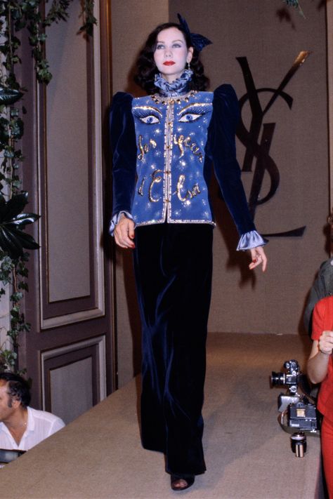 A Brief History of Elsa Schiaparelli’s Iconic Bow Sweater | Vogue Elsa Schiaparelli Fashion, Daniel Roseberry, Yves Saint Laurent Couture, Autumn Winter 2022, Elsa Schiaparelli, Bow Sweater, Vintage Ysl, Modern Vintage Fashion, Parisian Chic