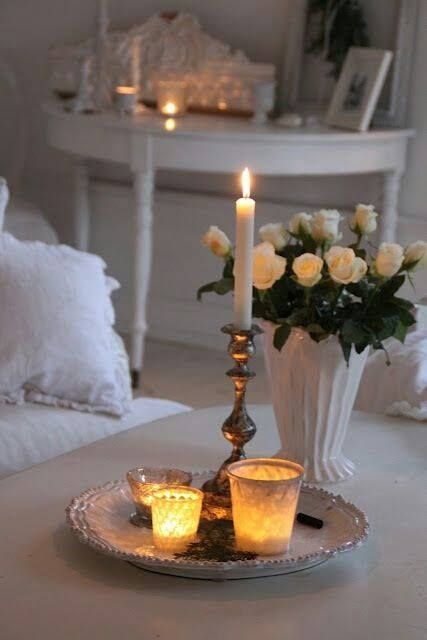 Old, but gold Styling Trays, Candles Romantic, Candle Romantic, Vibeke Design, Bedroom Candles, Romantic Candlelight, Romantic Room, Romantic Shabby Chic, Romantic Candles