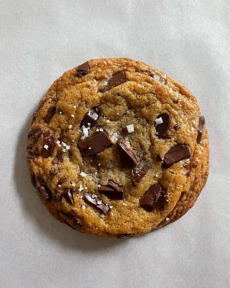 ccc!!🍪 brown butter, espresso powder, chocolate chunks, and obviously a generous sprinkle of sea salt here’s the recipe: wet… | Instagram Cookie Aesthetic, Small Batch Chocolate Chip Cookies, Angelina Core, Perfect Cookies, Cookie Business, Espresso Powder, Chewy Chocolate Chip, Chewy Chocolate Chip Cookies, Chocolate Chunk Cookies