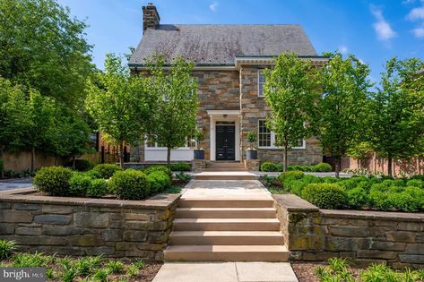 2302 NW Kalorama Nw Road, Washington Metal Railings, Lawn Sprinklers, Pool Sizes, Curved Staircase, Bar Seating, Marble Fireplaces, Brick Fireplace, Refrigerator Freezer, Oak Floors