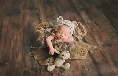 Newborn Poses Boy, Photo Bb, Baby Boy Newborn Pictures, Baby Boy Newborn Photography, Baby Milestones Pictures, Foto Newborn, Newborn Photography Boy, Cute Babies Photography, Newborn Photography Poses