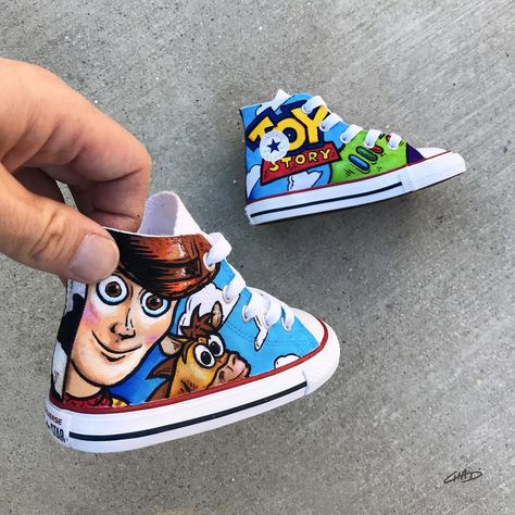 Custom Hand Painted Toddler Toy Story Converse Chucks Disney Toddler Outfits, Mickey Shoes, 6 Month Baby Picture Ideas, Toy Story Baby, Baby Shoes Diy, Converse Chucks, Toy Story Theme, Toy Story Birthday Party