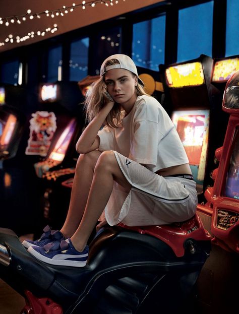 Cara Delevingne's Puma photoshoot in an arcade Fun Photoshoot, Fotografi Editorial, Slot Machines, Shoes Photo, Foto Casual, Photoshoot Concept, Trik Fotografi, Shoot Inspiration, Elegantes Outfit