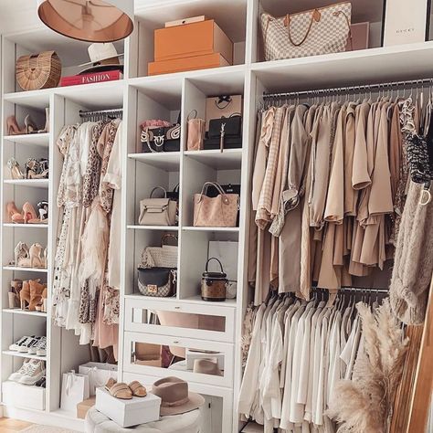 Dream Closet Design, Wardrobe Room, Closet Room, Closet Decor, Dekorasi Kamar Tidur, Bedroom Closet Design, Casa Vintage, Dream Closets, Closet Goals