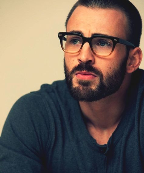 ACTOR CHRIS EVANS, BEARD AND GLASSES. FOUND ON BARBITIUM.TUMBLR Man With Glasses, Chris Evans Beard, Christopher Robert Evans, Chris Evans Funny, Nick Wooster, Handmade Eyewear, Men's Glasses, Michael Johnson, Hollywood Men