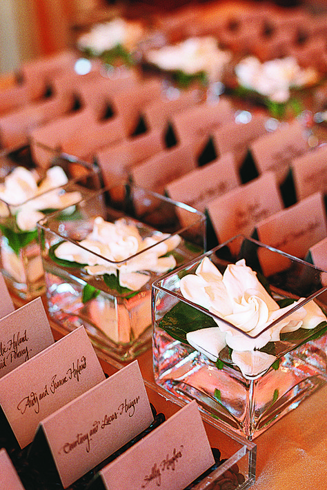 Each table was named after a restaurant where something meaningful had occurred for the couple, such as their first date. Gardenias — the inspiration for the wedding’s decor — also accented the escort-card table. Vases With Flowers, Place Card Table, Wedding Table Setup, Party Seating, Place Wedding, Small Vases, Wedding Name Cards, Wedding Details Card, Table Place Cards