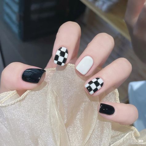 Creative Nails Designs, Real Gel Nails, Rocker Nails, Nail Art White, Square Nail Art, Fake Nails Designs, Beauty Hacks Nails, Square Nail, Hello Nails