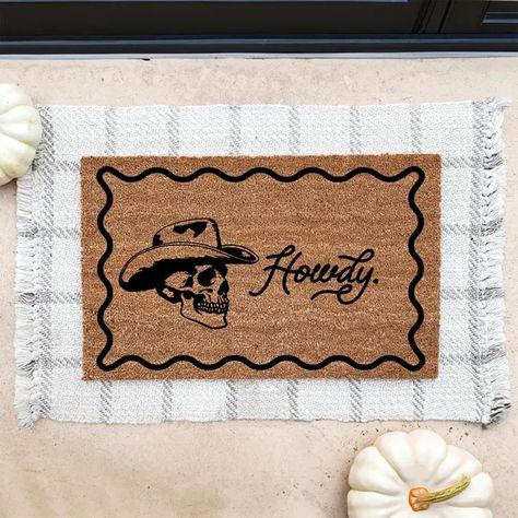 KoaAndKaleCollective - Etsy Western Front Porch, Western Fall Decor, Western Rug, Preppy Dorm Room Decor, Dorm Room Themes, Halloween Entryway, Western Skull, Cowboy Skull, Western Interior