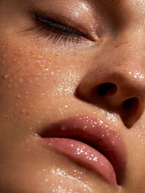 Glowing Face Mask, Kunst Inspo, Face Mask Aesthetic, Mask Aesthetic, Glowing Face, Clear Complexion, Face Mist, Beauty Shoot, Glowy Skin