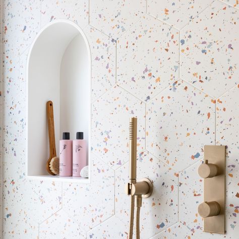 Terazzo Showers Ideas, Confetti Tiles Bathroom, Speckled Tile Bathroom, Terazzo Bathroom Interior Design, Terrazzo Bathroom Design, Style Hacienda, Bathroom Moodboard, Timeless Bathroom Design, Hotel Bathrooms