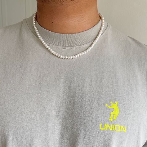 Men’s Pearl Necklace, Mens Pearl Necklace, Pearl Necklace Men, Small Pearl Necklace, Diy Pants, Boys Necklace, High Neck Collar, Thick Chain Necklace, Pretty Jewelry Necklaces