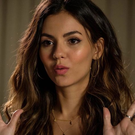 Victoria Justice Lounge on Instagram: “Have you watched #AfterlifeOfTheParty yet? Go watch it on @netflix 💓 #VictoriaJustice #Netflix” Victoria Justice Makeup, Cassie Makeup, Justice Makeup, Brunette Actresses, Tori Vega, Celebrity Look Alike, Face Card, Keep It Classy, Victoria Justice