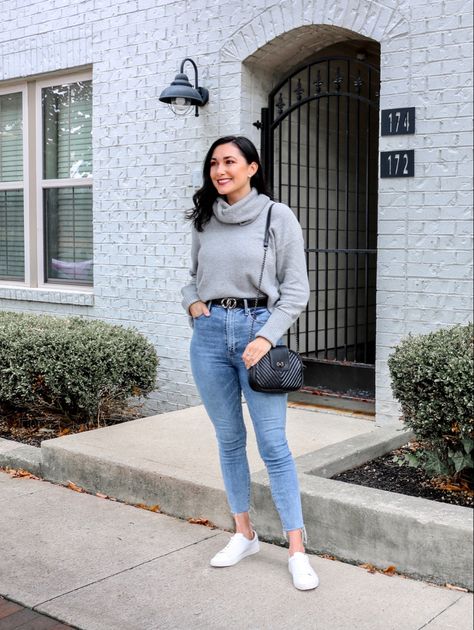 Cozy grey turtleneck sweater, high waisted jeans, and white sneakers🤍 Light Grey Turtleneck Outfit, Grey Turtleneck Outfit Winter, Grey Turtleneck Sweater Outfit, Grey Turtle Neck Outfit, Outfits With Long Coats, Chunky Boots Fall, Light Grey Sweater Outfit, Gray Turtleneck Outfit, Soft Fall Aesthetic