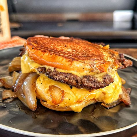 Grilled Cheese Cheeseburger, Grilled Cheese Burger, Five Guy Burgers, Blackstone Recipes, Burger Sauce, Burgers Sandwiches, American Cheese, Five Guys, Best Sandwich