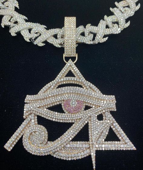 343 Likes, 3 Comments - Ice Tray (@icetrayco) on Instagram: “@iceman_nick killed this ‘Eye of Horus’ piece for a client 🥶 What are your thoughts of the design??…” Rapper Jewelry, Expensive Jewelry Luxury, Eye Of Horus, Diamond Eyes, Hip Hop Jewelry, Diamond Chain, Custom Pendants, Expensive Jewelry, Cz Diamond