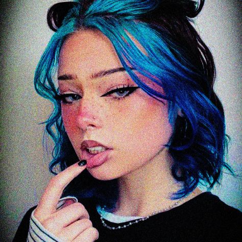 JENNI - song and lyrics by Yung Kage, Softwilly | Spotify Short Dyed Hair, Split Dyed Hair, Dyed Hair Inspiration, Dye Ideas, Pretty Hair Color, Hair Stylies, Hair Dye Colors, Dye My Hair, Short Hair Haircuts