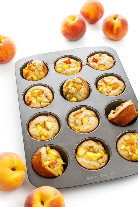 Moist, tender, and lightly sweetened, these gluten-free peach muffins are high in protein and low in carb. The ideal busy morning breakfast or on-the-go healthy snack! Peach Muffin Recipes, Busy Morning Breakfast, Baked Goods Recipes, Peach Scones, Peach Bread, Peach Muffins, Lemon Bowl, Gluten Free Recipes For Breakfast, Almond Flour Recipes