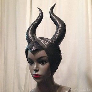 Breanna Cooke Maleficent horns DIY with craft foam and electrical tape                                                                                                                                                     More Maleficent Horns Diy, Diy Maleficent Horns, Maleficent Costume Diy, Maleficent Halloween Costume, Diy Horns, Maleficent Cosplay, Maleficent Halloween, S Costumes, Maleficent Horns