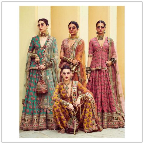 Sabyasachi on Instagram: “Printed and embroidered khadi ensembles, paired with handcrafted jewellery from the Sabyasachi heritage jewellery collection…” Taj Falaknuma Palace, Falaknuma Palace, Indian Outfits Lehenga, Heritage Jewellery, Traditional Indian Outfits, Indian Bridal Dress, Ethnic Outfits, Party Wear Indian Dresses, Dress Indian Style