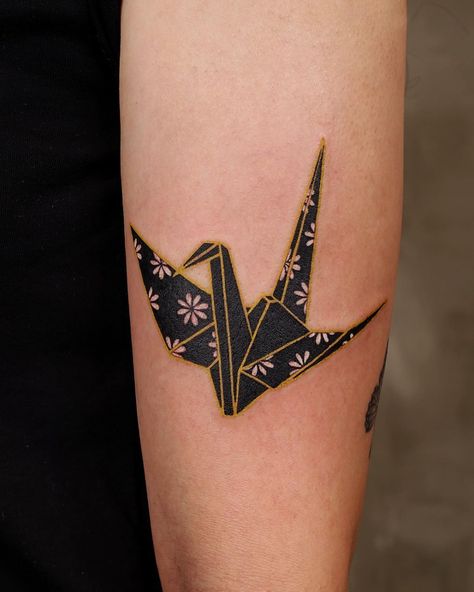 Paradox Tattoo, Paper Crane Tattoo, Korea Tattoo, Origami Tattoo, Crane Tattoo, Pretty Hand Tattoos, Small Pretty Tattoos, Friendship Tattoos, Origami Bird