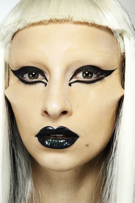 6a00d83451f3fc69e2017c386a32ff970b-800wi (500×750) Val Garland, Lady Gaga Makeup, Circus Makeup, Bleached Eyebrows, Drag Make-up, Avant Garde Makeup, Lucky Me, Drag Makeup, Theatrical Makeup