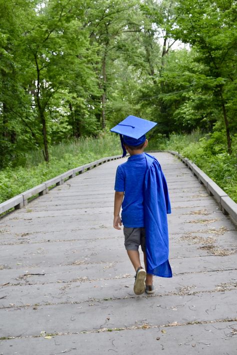 Preschool Grad Photo Ideas, Preschool Grad Pictures, K5 Graduation Pictures, Kindergarten Photo Shoot Graduation, Preschool Graduation Photo Ideas, Boy Kindergarten Graduation Pictures, Graduation Party Ideas Kindergarten, Kindergarten Graduate Photoshoot, Kindergarten Graduation Pictures Boys