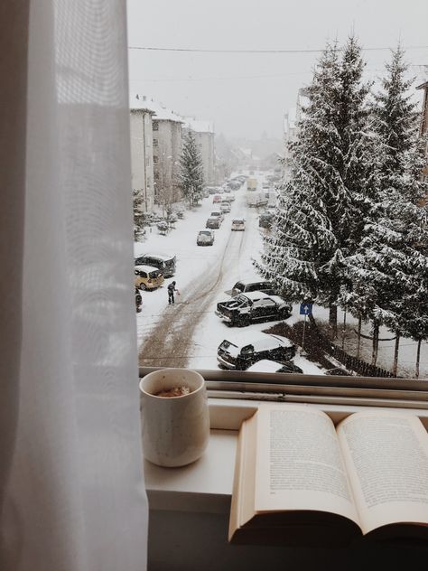 Cozy Snow Aesthetic, Aesthetic Winter Pics, Winter Morning Aesthetic, Soft Cozy Aesthetic, Winter Windows, Hygge Winter, Cozy Snow, Winter Hygge, Winter Window