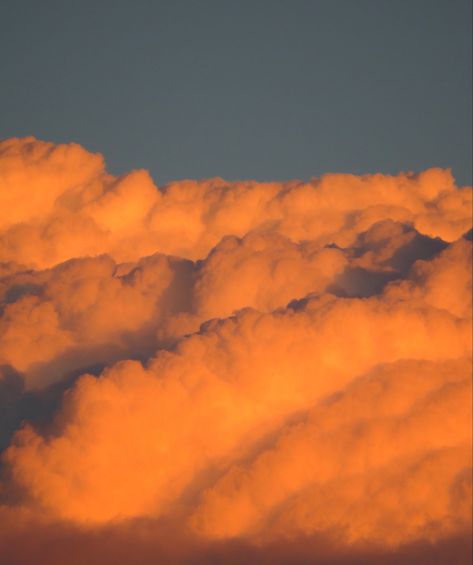 Sky Aesthetic Orange, Sunset Feed Instagram, Widgets Sunset Colors, Summer Clouds Aesthetic, Orange Sunrise Aesthetic, Orange And Blue Instagram Feed, Orange Ocean Aesthetic, Orange Cloud Aesthetic, Orange Yellow Blue Aesthetic