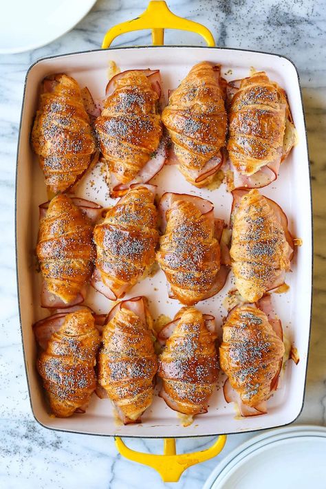 Refrigerated Croissant Recipes, Ham And Cheese Croissants, Christmas Brunch Recipes, Ham And Cheese Croissant, Cheese Croissant, Croissant Sandwich, Mini Croissants, Croissant Recipe, Baked Ham