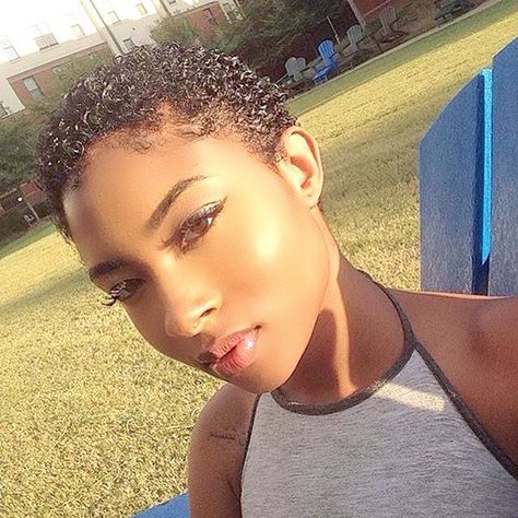 The grands. Buzz Cut Women, Short Natural Curly Hair, Buzzed Hair, Short Hair Black, Curly Hair Women, Buzz Cut, Black Natural Hairstyles, Hello Gorgeous, Black Girls Hairstyles