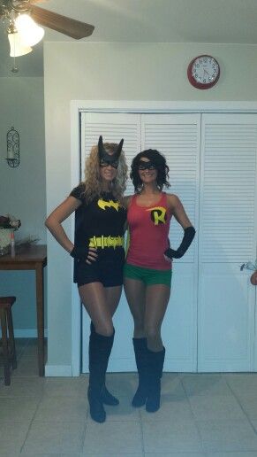 Of all the terrible Batman & Robin costumes I've seen, these are actually pretty cute! Batman And Robin Costume For Women, Robin Costume Women, Robin Girl Costume, Batman Costume Women, Robin Halloween Costume, Batman And Robin Costumes, Robin Girl, Batman Costume Diy, Robin Costume