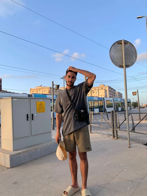 Outfit Ideas With Slides, Birkenstock Arizona Eva Outfit, Yeezy Slide Outfits, Slides Outfit Summer, Outfits With Yeezy Slides, Outfits With Yeezy, Black Yeezy Slides, Slide Outfits, Yeezy Slides Outfit