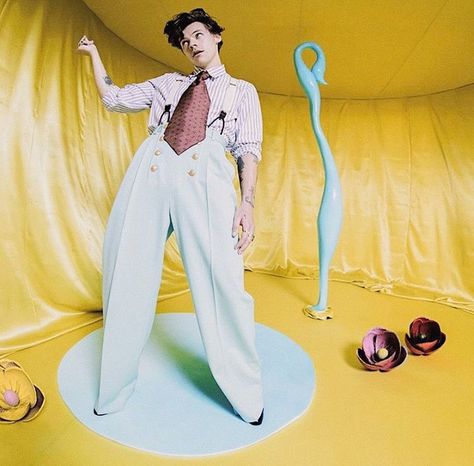 maya on Twitter: "MEANING the album artwork is full of bright and bold colours, reflecting the theme of being open and the strength in that throughout the album. illustrating harry’s vulnerability, an anatomical heart is a centrepiece of the shoot.… https://t.co/rDfYaH28C5" Harry Styles Fine Line Photoshoot, Harry Styles Album Cover, Harry Styles Photoshoot, Fine Line Harry Styles, Harry Styles Fine Line, Harry Styles Poster, Tim Walker, Harry Styles Pictures, Harry Styles Photos