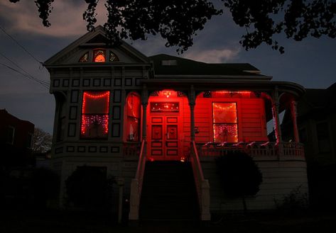 Southern Gothic, Spooky Scary, Good Girl, Autumn Aesthetic, Red Aesthetic, Pics Art, The Villain, New Age, Fall Halloween