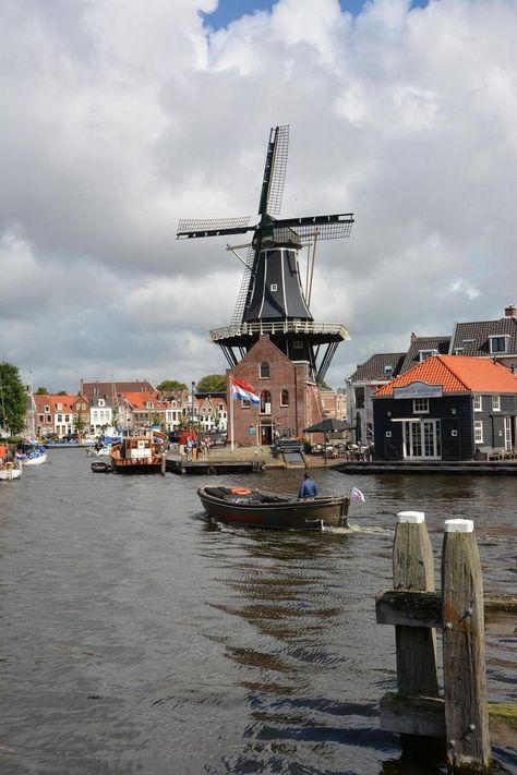 Windmills Haarlem Netherlands, Windmill Water, North Holland, Dutch Windmills, Netherlands Travel, Voyage Europe, Romantic Places, Places Around The World, Rotterdam