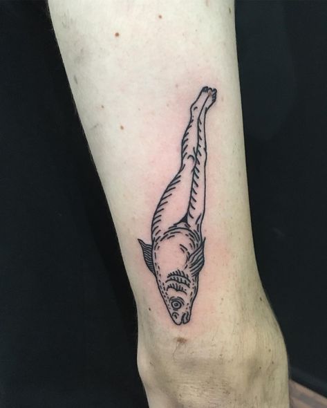 Gefällt 759 Mal, 8 Kommentare - BLAMEYOURPARENTS (@izabelladawidwolf) auf Instagram: „little inverted mermaid based on wonderful Magritte's painting, thank you Lucas 🌹🌹🌹 done at…“ Wood Etching Tattoo, Reverse Mermaid Tattoo, Mermaid Traditional Tattoo, Merman Tattoo, Dharma Tattoo, Reverse Mermaid, Fat Mermaid, Wood Etching, P Logo Design