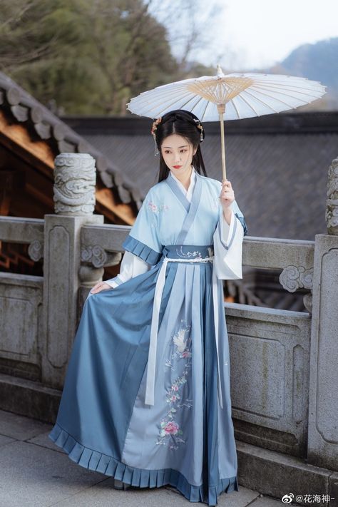 China Culture Clothes, Chinese Cultural Clothing, Princess Weiyoung, Army Clothes, Dress Design Drawing, Culture Clothing, Traditional Chinese Dress, Hanfu Dress, Concept Clothing