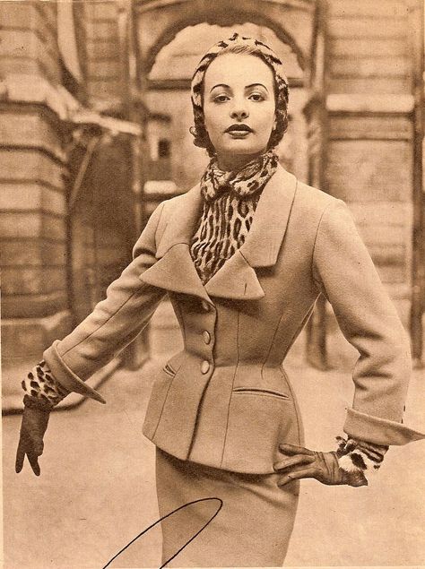 Fitted Suit with Leopard Print detail 1950s 1950s Suit, Poodle Skirts, 18th Century Dresses, 1950s Vintage Fashion, American Duchess, Vintage Suit, Vintage Leopard, Poodle Skirt, Fashion 1950s