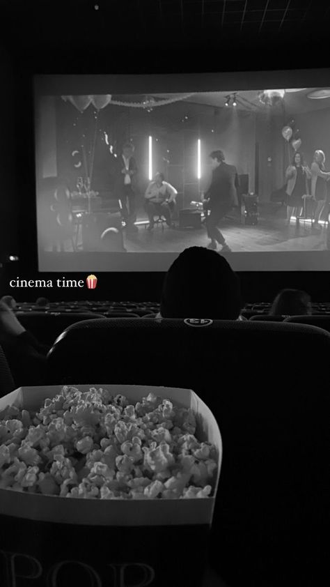 Cinema Ig Story Ideas, Cinema Story Instagram Ideas, Aesthetic Cinema Pictures, Halloween Photo Ideas Instagram, Cinema Pictures Instagram, Halloween Stories Instagram, Cinema Aesthetic Photography, Cinema Snapchat Story, Cinema Pictures Ideas