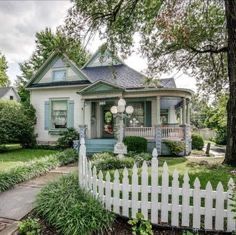 Front Porch Storage, Bedrooms With High Ceilings, Cottage Tudor, Cute Small Houses, Flowers Farm, Small House Exterior, Porch Storage, Amazing Houses, Flowers Tulips