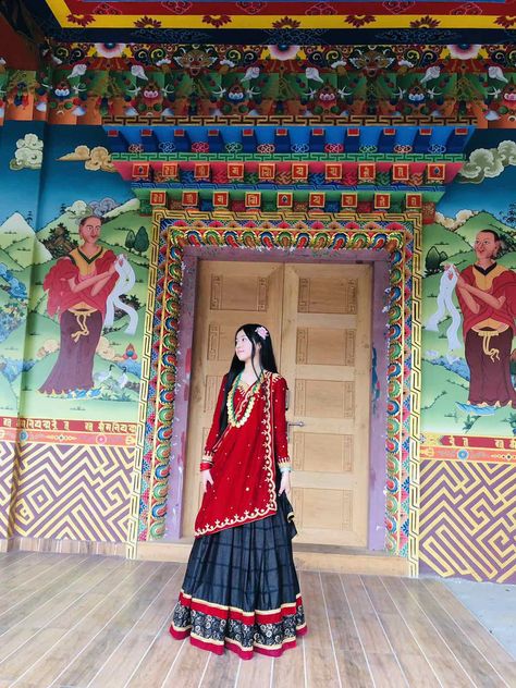 Gurung Dress Traditional Nepal, Gurung Dress Aesthetic, Gurung Dress Traditional, Nepal Traditional Dress, Nepali Outfit, Nepali Traditional Dress, Limbu Dress, Magar Dress Nepali, Tamang Dress