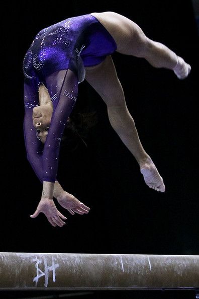 #LL @LUFELIVE #Gymnastics #AliciaSacramone Gymnast Photography, Gymnast Muscle, Alicia Sacramone, Insane Gymnastics, Vault Gymnastics, Alina Kabaeva, Gymnastics Images, Beam Gymnastics, Gymnastics Beam