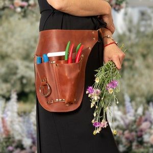 Leather Tool Belt Florist Tool Bag Belt Leather Garden Belt - Etsy Garden Belt, Garden Tool Belt, Tool Belt Pouch, Florist Tools, Leather Tool Belt, Tooled Leather Bag, Floral Tape, Bag Belt, Utility Belt