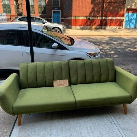 Mid Century Green Couch, 70s Green Couch, 80s Couch Sofas, 70s Style Couch, 70’s Couch, Small Green Couch, Vintage Couches Living Room, Cute Couches Living Room, Fun Couches